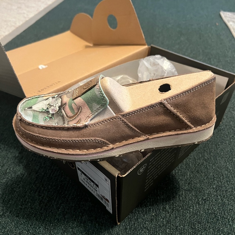Ariat cruiser